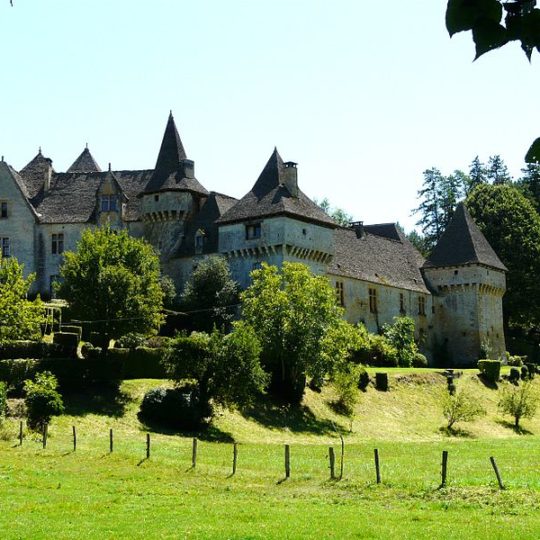 Camping_proche_de_Saint-Amand-de-Coly_en_Dordogne