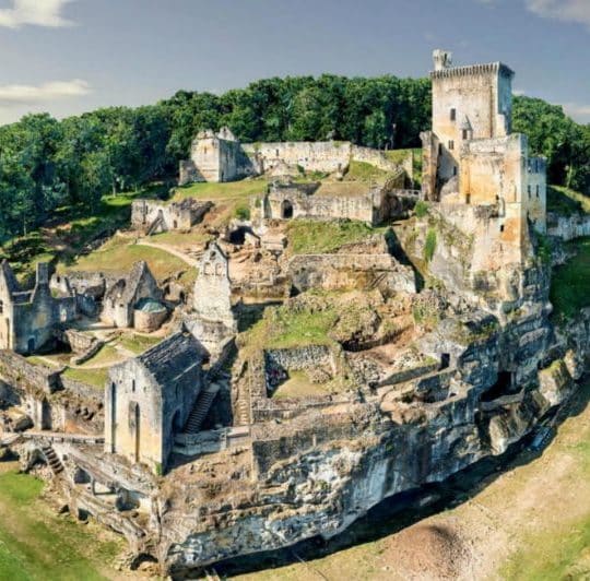 château commarque en Dordogne vue du ciel