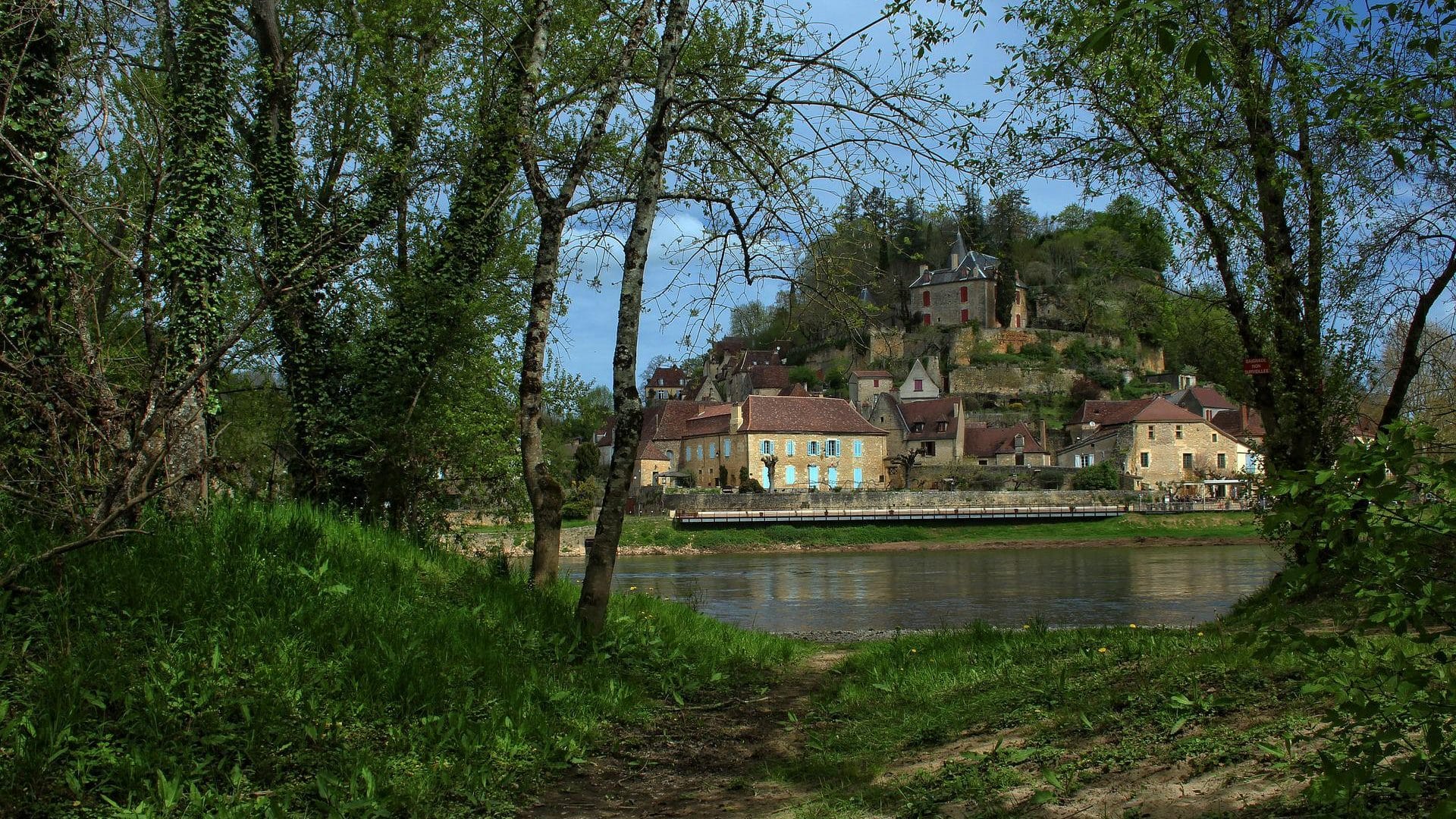 vue sur le village de limeuil en Dordogne