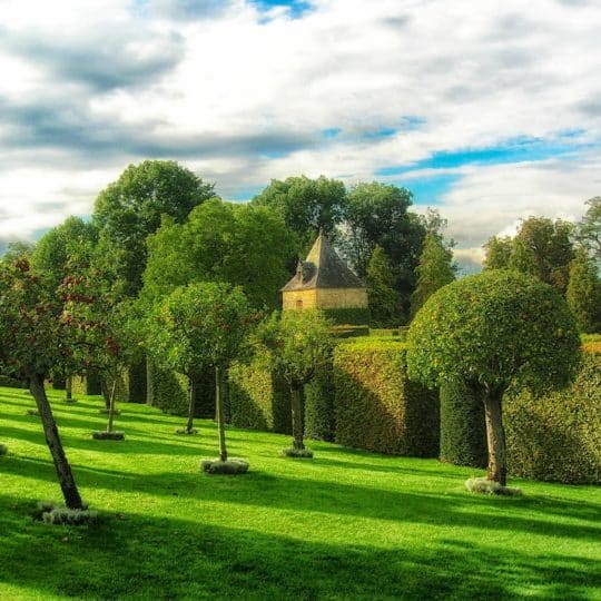 Visite des jardins d'Eyrignac en Dordogne.