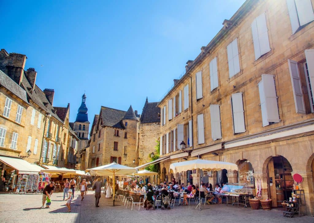 Visiter la ville de Sarlat-la-Canéda, capitale de la Dordogne.