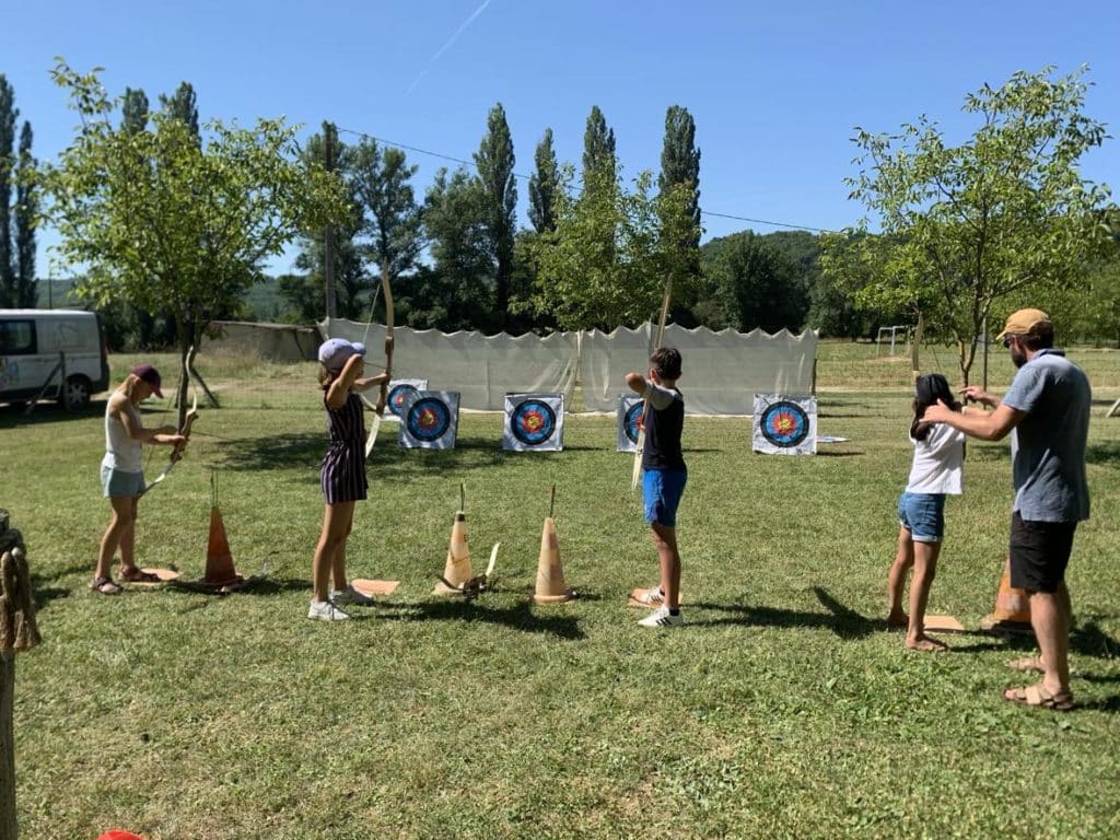 Séance tir à l'arc au camping